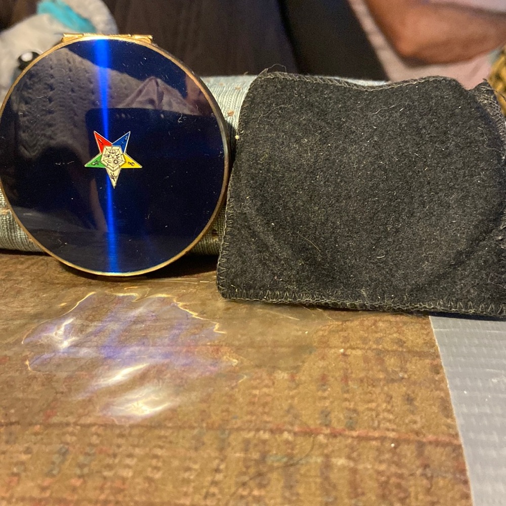Vintage Stratton Order of the Eastern Star Compact